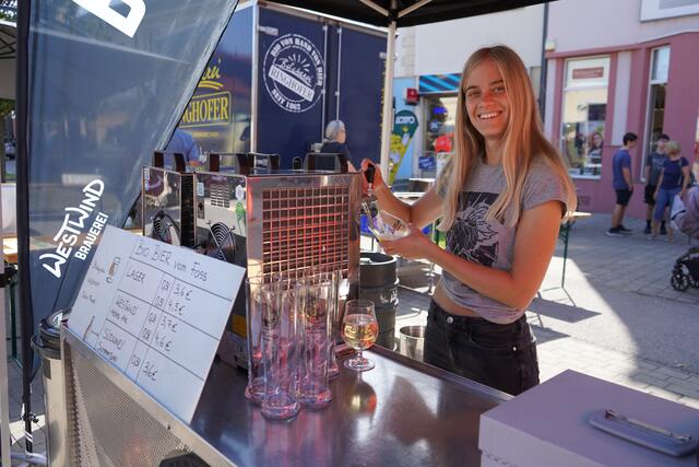 Hier wird ausgeschenkt! Letztes Jahr mit Julia von Westwind | Foto: Andrea Glatzer