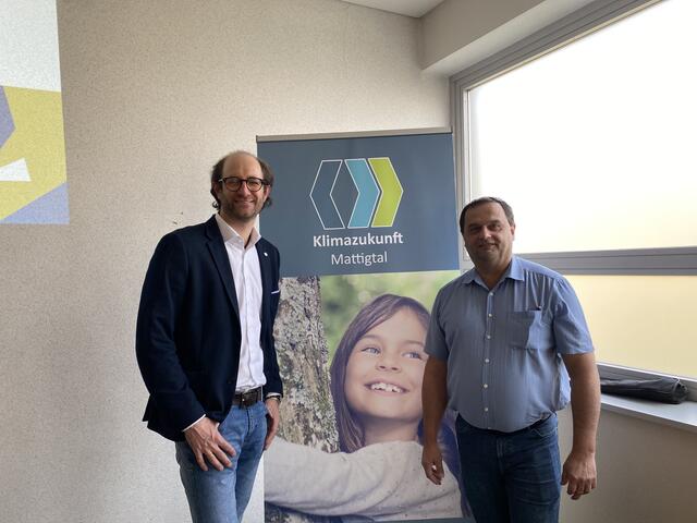 KEM-Manager Fabian Caesar Wenger und Bgm. Albert Troppmair, Obmann von Klimazukunft Mattigtal. | Foto: KEM Klimazukunft Mattigtal