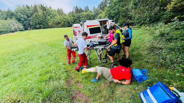Hier wird dem Mann geholfen. | Foto: Bergrettung Klagenfurt