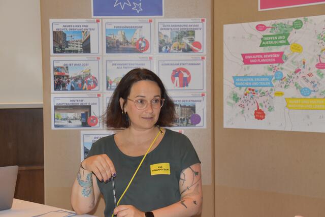 Pia Knapitsch vom Team Quartier freute sich über die erfolgreiche Veranstaltung zur Verbesserung der Favoritner Einkaufsmeile. | Foto: Karl Pufler/MeinBezirk