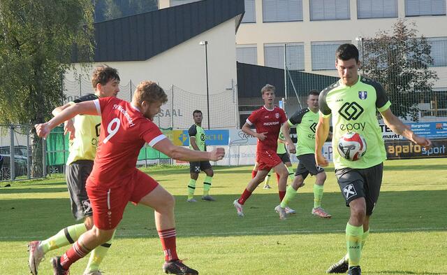 SV Niederndorf (rot) - SV Brixen (gelb/schwarz) | Foto: Schwaighofer