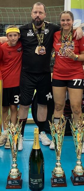 Ihr Mann Martin Kulnigg war auch als Co-Coach dabei. | Foto: privat