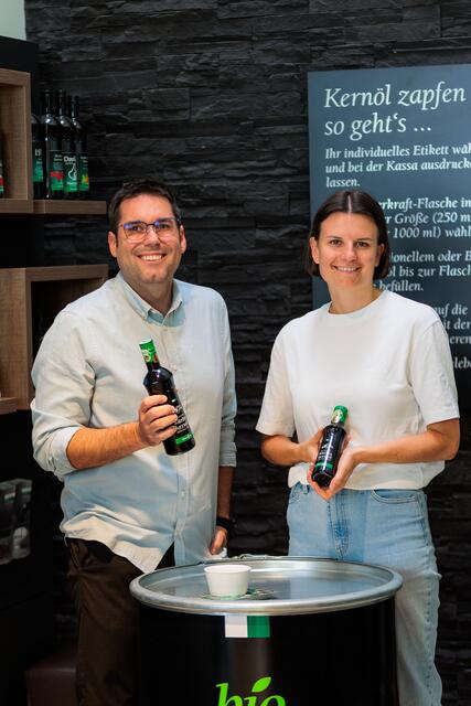 Beim Dreh für die internationale Kampagne: Thomas Weber (li.) mit Steirerkraft-Expertin Sophia Denifl (re.). | Foto: David Wiestner