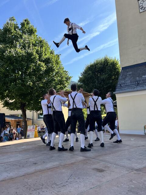 Schuhplattler beim Further Dorffest. | Foto: privat