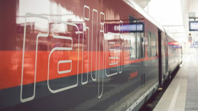 Mit dem Railjet als "Fluggast" tum Fluhafen Wien/Schwechat. | Foto: MeinBezirk