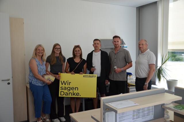 Die MitarbeiterInnen der Bezirkshauptmannschaft Rohrbach freuten sich über den Besuch von Scheiblberger und Hazod. | Foto: ÖAAB Rohrbach