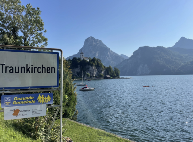 Blick vom Fotografenankerl-Badeplatz nach Traunkirchen. | Foto: Gemeinde Traunkirchen