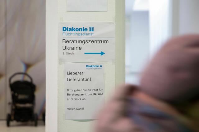 Die meisten der Personen aus der Grundversorgung kamen aus der Ukraine (21.670), gefolgt von Syrien (17.260) und weiteren Herkunftsländern (4.440, ausgenommen Afghanistan, Irak und Russland).  | Foto: ALEX HALADA / AFP / picturedesk.com