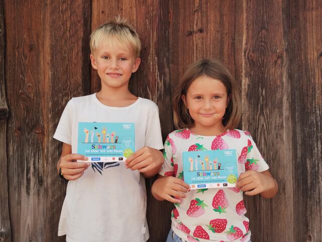 Elias und Olivia Schaffarczik freuen sich schon auf das Theater. | Foto: Hospizverein Melk