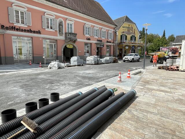 Die Bauarbeiten im Ortsgebiet prägen seit Anfang des Sommers das Ortsbild in Ehrenhausen. | Foto: Waltraud Fischer