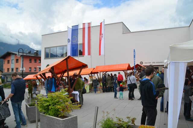 Am 14. September 2024 findet beim Veranstaltungszentrum B4 in Zirl wieder der alljährliche Zirler Markttag statt. 