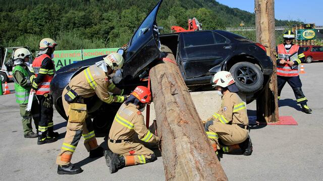 Verschiedene schwere Verkehrs-Unfallszenarien werden bei den "Technischen Hilfleistungstagen" am 6. und 7. September in Krieglach nachgestellt. | Foto: Klein