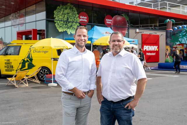 Kai Pataky und Bürgermeister Ing. Thomas Sabbata-Valteiner beim Verkostungsevent. | Foto: Robert Harson