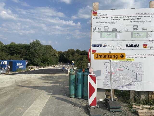 Die Hangbrücke am Henndorfer Berg (Bild) soll ab der ersten Schulwoche wieder eingeschränkt befahrbar sein. | Foto: Elisabeth Kloiber