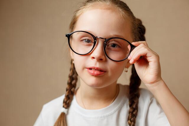 Bald beginnt wieder die Schule. Damit die Schülerinnen und Schüler aber auch Spaß am Lernen haben, sind die Eltern dazu aufgerufen, bei ihren Kindern auf gutes Sehen zu achten.  | Foto: karpik-hoi/PantherMedia
