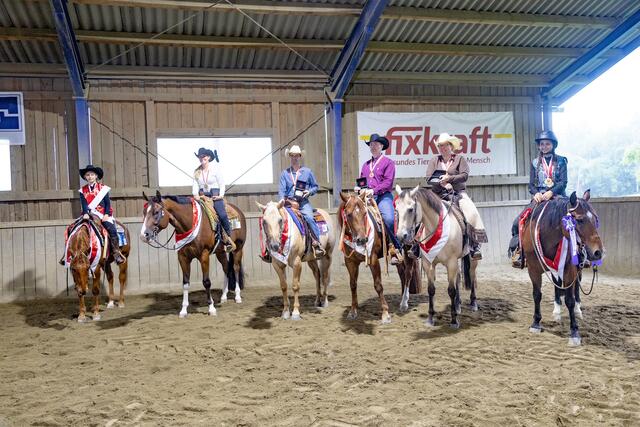 Von links nach rechts: Tirolerjugendmeisterin Elisa Elsässer, Tirolermeister: Claudia Lechner, Stefan Lechner, Manfred Eisendle, Alexandra Entner, Bianca Winderl | Foto: WRC