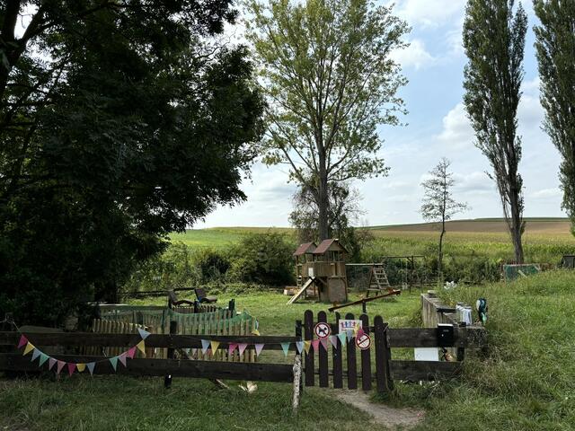 Der Spielplatz mit kleinem Streichelzoo bietet sich für einen Ausflug am Nachmittag oder einen Kindergeburtstag an. | Foto: Lauren Seywald