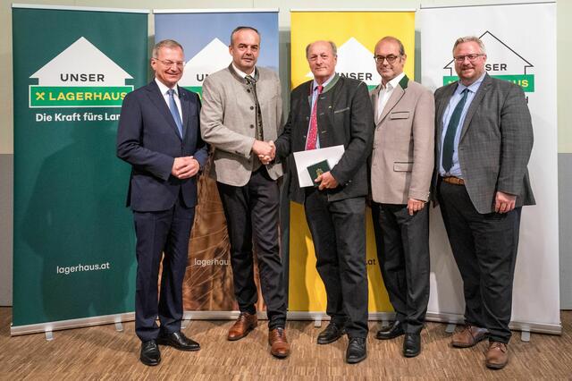 Landeshauptmann Thomas Stelzer, Franz Schachinger, Ludwig Hubauer, Johannes Schuster, Michael Göschelbauer (v.li.) | Foto: Lagerhaus Innviertel-Traunviertel-Urfahr