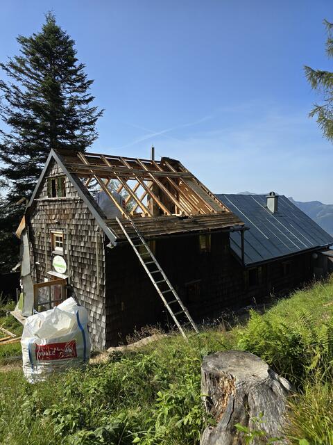 Mit den zur Verfügung gestellten Mitteln kann die Sanierung beziehungsweise der Wiederaufbau von vier alpinen Hütten unterstützt werden. Eine davon ist die Bleckwandhütte in Salzburg Strobl. | Foto: BKA/Schrötter