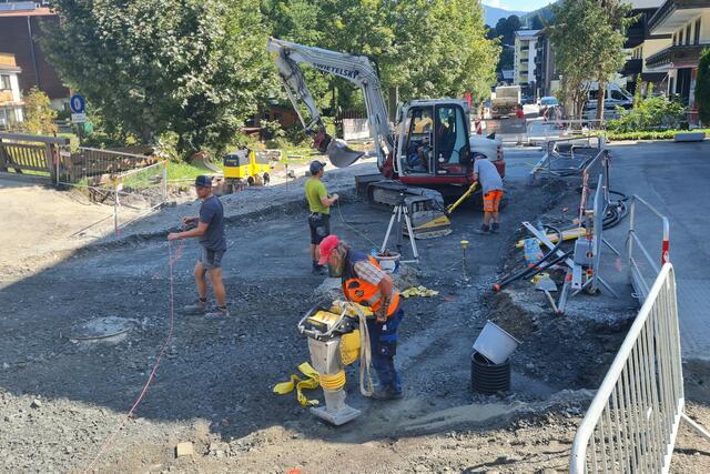 Die Bauarbeiten sind im ganzen Ort voll im Gange. | Foto: Land Salzburg / Sandra Lanzl