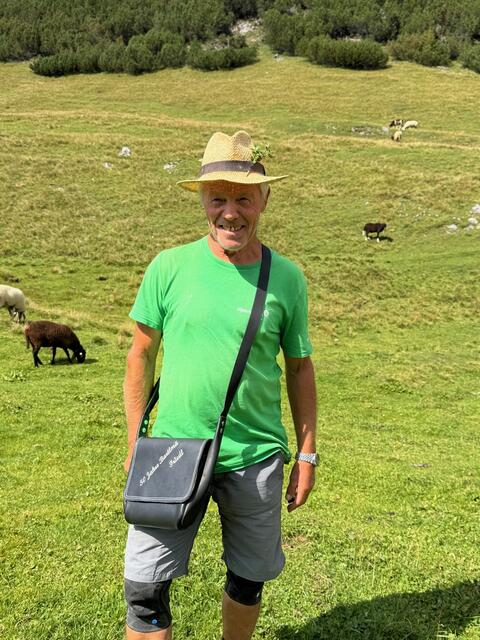 Der 73-jährige Friedl Knoll wurde für sein 50. Bartlmä auf der Zirler Alm gewürdigt. | Foto: Schafzuchtverein Zirl