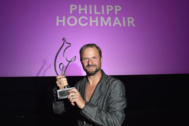Philipp Hochmair wurde im Rahmen der Festival Night bei der zwölften Auflage des Filmfestival Kitzbühel für seine schauspielerische Leistung geehrt. | Foto: Sabine Brauer Photos/G. Nitschke
