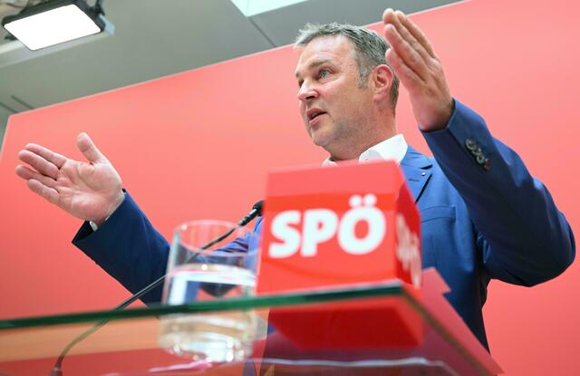 Die Vertrauenswerte von SPÖ-Chef Andreas Babler waren schon einmal besser. | Foto:  HELMUT FOHRINGER / APA / picturedesk.com