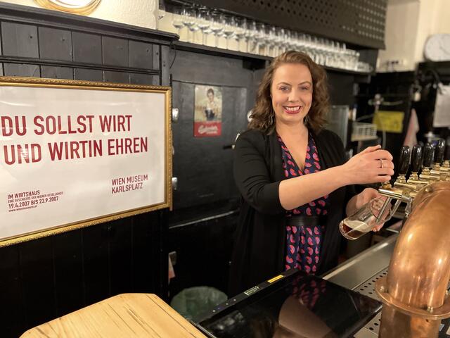 Inhaberin Alexa Oetzlinger steht bald wieder hinter der Schank. | Foto: Michael J. Payer