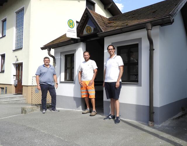 Bürgermeister Peter Müller, Bauhof-Mitarbeiter Roland Apfelthaler und Stadtrat David Süß (v. l.). | Foto: zVg