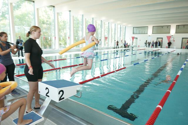 Die Schwimmhalle beinhaltet ein Sportbecken und die notwendigen Nebeneinrichtungen, wie Umkleiden und Sanitärräume. | Foto: Max Spitzauer/MeinBezirk