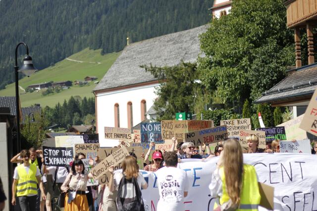 FFF fordern in Alpbach Klimagerechtigkeit.  | Foto: Gerald Geyer