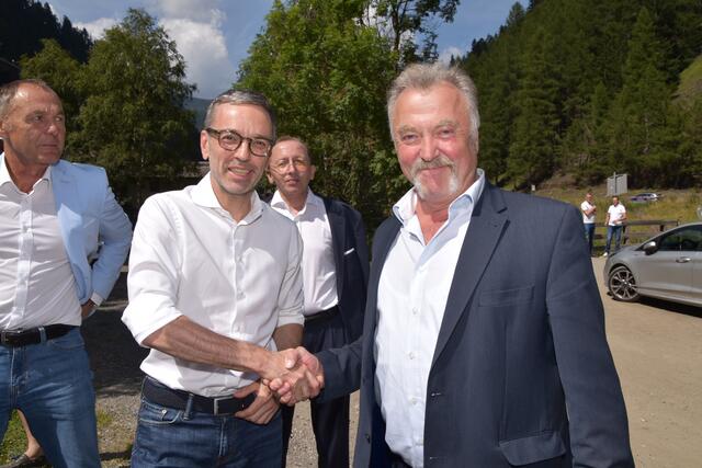 Verbündete in Sachen Luegtunnel: FP-Bundesspitzenkandidat Herbert Kickl und der Grieser Vizebgm. Alois Wieser | Foto: Kainz