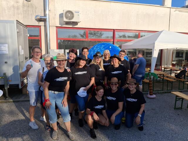 Die New Village Line Dance Group mit Trainerin Gebriele Grünberger.

Training für Anfänger &amp; Fortgeschrittene jeweils Montag im Energy Fitness Greinsfurth! 