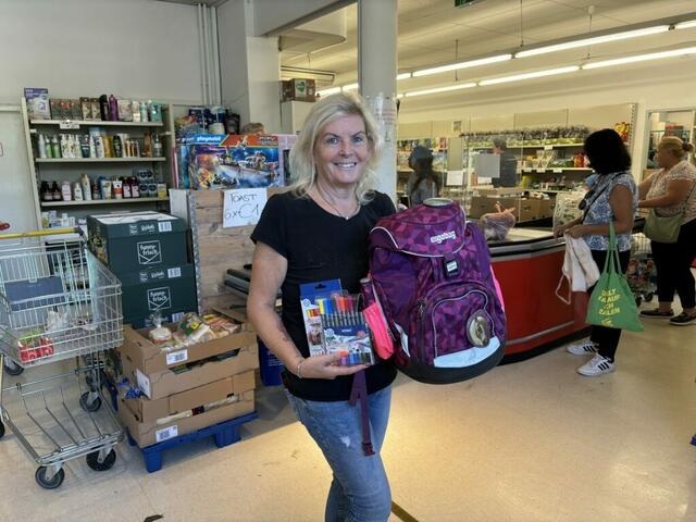 VinziMarkt-Leiterin Sigrid Wimmer appelliert, Schulsachen zu spenden. | Foto: VinziWerke