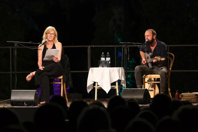 Ian Fisher und Caroline Peters