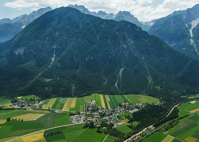 Südlich der Bezirkshauptstadt Lienz, am rechten Ufer der Drau entlang, erstreckt sich Amlach. | Foto: Gemeinde Amlach