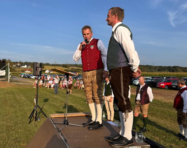 Bürgermeister von St. Johann bei Herberstein und zugleich Obmann der Blasmusikkapelle Josef Lind begrüßte alle Gäste auf das herzlichste. | Foto: Dietmar Hammerl