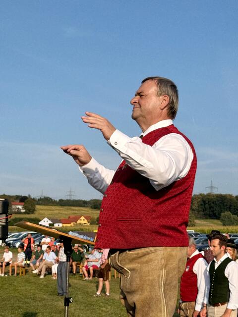 Kpm. Stv. Josef Kulmer dirigierte zum Jubiläum den "Castaldo Marsch". | Foto: Dietmar Hammerl