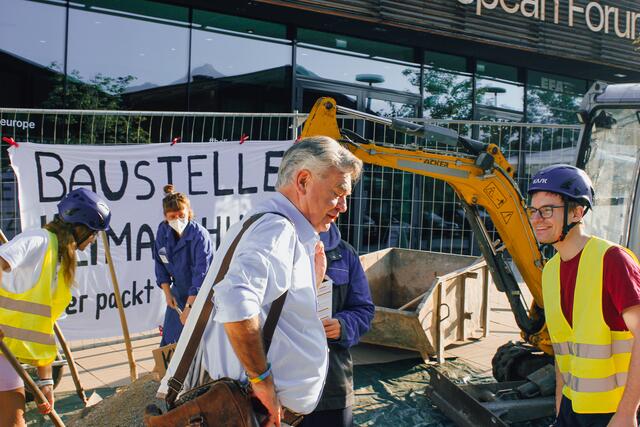 Am Freitag folgte der zweite Klimastreik – pünktlich zur  zur Konfrontation der Spitzenpolitiker in Alpbach.  | Foto: FFF
