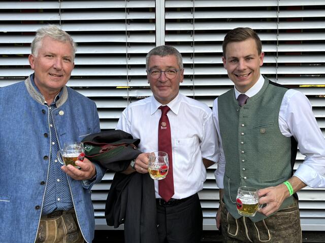 Bürgermeister Thomas Kalcher, hier mit Josef Rieberer und Daniel Miedl-Rissner war beeindruckt von der tollen Organisation der Veranstaltung.