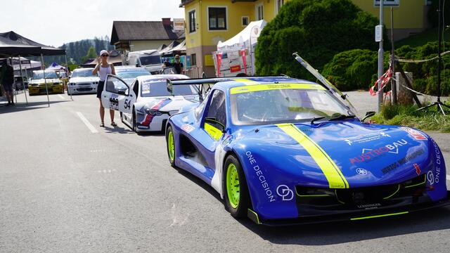 Auto-Parade mit den unterschiedlichen Boliden bei herrlichem Wetter | Foto: Hausegger/Jud Motorsport