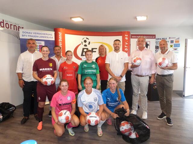 "Ein Tag ohne Fußball ist ein verlorener Tag!", dieser Meinung waren auch die Frauen der neuen "Donau Versicherung BFV Frauen-Landesliga"!