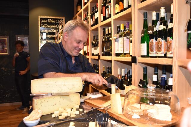 Delikatessen, Feinkost, Vinothek und Genusslounge – all das vereint Plangger's neues Lokal in Neustift. | Foto: Kainz