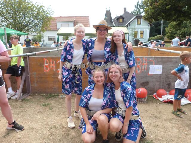 Mit tollen Gruppenkostümen rockten die zahlreichen Teams das Spielfeld!