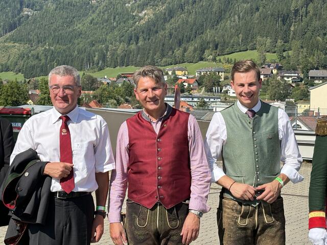 Josef Rieberer, Brauerei Murau, Albert Brunner, WKO, und Daniel Miedl-Rissner ÖVP Murau freuten sich über den gelungenen Umzug.
