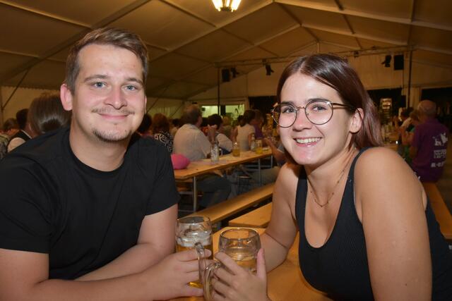 Michael und Lena genießen den Abend in St. Ägidi | Foto: Alois Braid/zema-medien.de