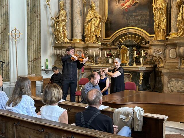 Werke von Dmitri Schostakowitsch und Mieczyslaw Weinberg wurden aufgeführt. Aber es gab auch wieder eine Uraufführung. Komponist Norbert Sterk hat extra ein Stück für das Sonnenorchester Salzburg geschrieben. | Foto: Schrofner