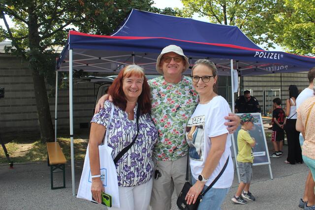 Ilse und Rainhard Weigl mit Lena-Anita Schweiger. | Foto: Huber