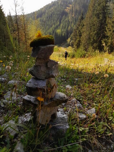 Mitten am Hang raste ich mal und baue das Glückstürmchen