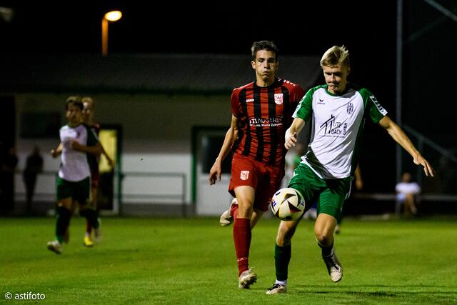 Julian Resch (re.) erzielte das 1:0 für ASKÖ Steinbach Schwertberg